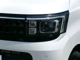 ヘッドライトはLEDなのでとても明るく、広い範囲に照らしてくれます。夜間の運転の安全も高めてくれます。