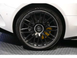 メルセデスの認定中古車「サーティファイドカー」では、万一お車が故障した場合も、ご購入後1年間もしくは2年間※は走行距離にかかわらずメルセデス・ベンツ正規サービスネットワークで無料修理いたします