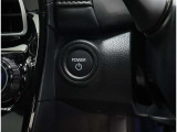 ポケットやバッグからキーを出さずにスマートに乗り込め、ボタンプッシュでおしゃれにエンジンスタートです。盗難防止イモビライザーも装備で安心です!