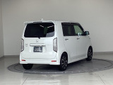 バックカメラが付いているのでバックでの車庫入れも安心です。