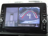 【アラウンドビューモニター&バックモニター】クルマを真上から見下ろしているかのような映像が表示され、周囲の状況がひと目で把握できるので、安心してスマートに駐車できます。駐車が苦手な方にオススメです!