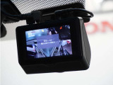 ◆ドライブレコーダー◆映像・音声などを記録する自動車用の装置です。 もしもの事故の際の記録はもちろん、旅行の際の思い出としてドライブの映像を楽しむことができます。