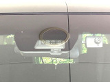 【三菱e-Assist】走行中に前方の車両等を認識し、衝突しそうな時は警報とブレーキで衝突回避と被害軽減をアシスト。より安全にドライブをお楽しみいただけます。