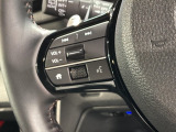 ステアリングにオーディオ操作スイッチが付いています。オーディオ画面に直接タッチしなくても操作が出来ますので、運転に集中できます。