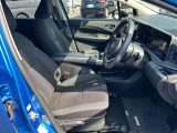 快適に運転できるドライブポジション!運転席シートリフターとシートスライドで、無理のない運転姿勢がとれます。