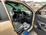 【運転席】座り心地が良いシートなので長時間の運転でも快適にお過ごしいただけます。新品のフロアマットのご注文も可能です。掲載箇所以外にご希望の写真がございましたらお気軽にお問い合わせ下さい。