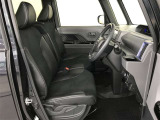 高いホールド性で運転姿勢が安定します。長距離ドライブでも疲れにくいのが魅力です。快適なドライビングライフをお送りください♪