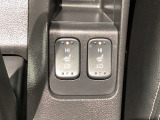 運転席と助手席にシートヒーターが付いています☆寒い時期に腰周りを温めてくれるので体全体が温まりやすいのは勿論、暖房と違い顔に風が当たらないので、乾燥肌やドライアイの方でも大丈夫☆