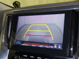 バックモニターも装備しております。バックギアに入れるとナビ画面に車の後方が映し出されます。これで後方確認も安心!