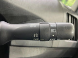 【オートエアコン】一度お好みの温度に設定すれば、車内の温度を検知し風量や温度を自動で調整。暑い&hellip;寒い&hellip;と何度もスイッチ操作をする必要はありません。快適な車内空間には必須の機能ですね♪