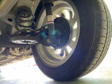お車を安心してお乗りいただく為には、足回りの定期点検が欠かせません。サービスサポート(有償保証)では無料点検もご提供しており、安心のカーライフをお過ごしいただけるサポート体制が整っています。