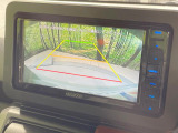 【バックカメラ】駐車時に後方がリアルタイム映像で確認できます。大型商業施設や立体駐車場での駐車時や、夜間のバック時に大活躍!運転スキルに関わらず、今や必須となった装備のひとつです!