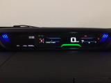 メータは先進的なデジタルメーターを採用!ゆっくりと数字が動くのでとても見やすく表示されます!続可能距離等の情報やHonda SENSINGの注意・警告も表示します!