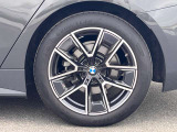 【BMWアロイホイル】軽量かつ強度に拘ったアロイホイル。走行性能ポテンシャルを引き出す設計。車の足元を引き締めてくれる大きなポイントはアロイホイルです。