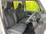 運転席シート廻りは使用感も少なく、良好な状態となっています。前オーナー様が丁寧に使っていたことがよくわかりますね。