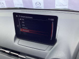 【マツダコネクト】  オーディオ操作、車両装備、ナビ案内など、統合的にモニターできる見やすいサイズのディスプレイです。