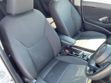 【運転席】座り心地が良いシートなので長時間の運転でも快適にお過ごしいただけます。新品のフロアマットのご注文も可能です。掲載箇所以外にご希望の写真がございましたらお気軽にお問い合わせ下さい。
