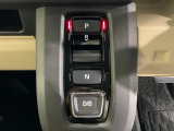 直感的な操作性により、ドライバーの快適な運転を支援。P・N・Dは押す、Rは引くという人間の感覚にマッチした操作感のギアセレクターです。