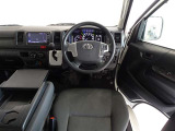 視界良好、操作しやすい運転席です。