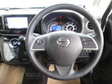 運転が楽しくなる明るく開放的な運転席まわりです。