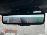 【スマートリヤビューミラー】後席の大きな荷物や同乗者で後方が確認しづらい時でも安心!カメラが撮影した車両後方の映像をルームミラー内に表示。クリアな視界で状況の確認が可能です!