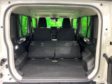 普段のお買い物や通勤、送迎等に十分な荷室スペースを確保しております。セカンドシートを倒すと、大きな荷物の積載も可能です♪
