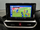【休憩中も心地よく】テレビの視聴が可能なオーディオシステムです。待ち合わせの合間やドライブの休憩中など、車内で過ごす時間をより豊かにしてくれます。