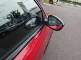 サイドミラーには後方のお車をおしらせ機能も!