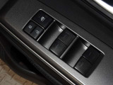 電動格納式ドアミラー・パワーウインドウを装備しています。