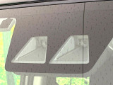 【スマートアシスト】走行中に前方の車両等を認識し、衝突しそうな時は警報とブレーキで衝突回避と被害軽減をアシスト。より安全にドライブをお楽しみいただけます。