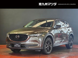 中古車専門再生工場にて熟練専任スタッフが丁寧に清掃、仕上げを実施しております。また、お客様に安心してご検討いただける様、公取協が定める基準に基づき車両検査を実施し、車両状態評価証を発行しております。