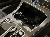 メルセデス・ベンツのボディ構造には衝撃吸収スペースをわざと確保することで万が一ぶつかった際の衝撃を瞬時に逃がします。さらにその中には頑丈なフレームがあり車内に危険物が侵入しない構造になっております。