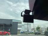 もう無くてはならない、ドライブレコーダーが搭載済みです!あおり運転等の抑制にもなりますし、万が一の時もこれでバッチリ確認できます!
