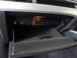 ご納車前に行います点検100項目におきまして、専用のテスターやツールを用いて細かな診断を行います。