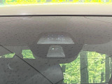 【シティブレーキアクティブシステム】低速走行中に前方の車両等を認識し、衝突しそうな時は警報とブレーキで衝突回避と被害軽減をアシスト。より安全にドライブをお楽しみいただけます。