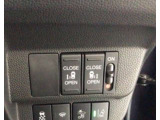 【両側パワースライドドア】両側がパワースライドドアになっており、運転席のスイッチやスマートキーでも開閉が可能です!開口部も広いので乗り降りも楽々♪