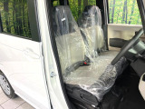 運転席まわりには十分なスペースがあり、大柄な方でもゆったり運転していただける環境です。