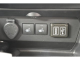 運転席・助手席シートヒーター装備☆  座面と背もたれをすばやく温めるシートヒーターを内蔵。身体を直接温めることができます。 寒い時期には嬉しいアイテムですね♪