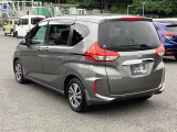 【オートリトラミラー】ドアロックに連動してドアミラーを自動で格納。クルマから離れていてもドアミラーを見るだけでドアの施錠状態が確認できます。