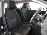【清潔感のある運転席&助手席】隅々までクリーニングの行き届いた運転席&助手席。目立ったシミや汚れ等もございません。快適なドライブをどうぞ。