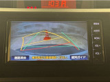 バックガイドモニター付きです。車の後方に小型カメラが付いており、バックする際の後方の様子をモニター上に表示します。
