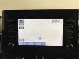 ディスプレイオーディオを装備。スマホとクルマをつなぐことで、これまでのナビに加えて、いろんなサービスが楽しめます。