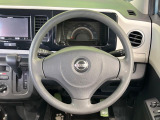 インテリアに合わせたデザインのステアリングは、運転される方のことも考え、運転しやすい形状、大きさです。是非一度、実際に触ってお確かめください。
