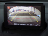 【バックカメラ】駐車が苦手な方でも安心してお乗りいただけます。リバース連動で画面が切り替わるのでとっても便利です。今や後方確認の必須アイテムですよね。