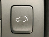 【パワーバックドア】スマートキーや運転席のボタンを押すだけでリアゲートが自動で開閉します!荷物を持っている時や、高い位置にあるバックドアを閉める際に便利な機能です♪