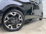【純正15インチアルミホイール】外観にマッチした純正アルミホイールを装着しております。各種社外アルミホイールや、スタッドレスタイヤも取扱いしております。是非ご相談ください♪