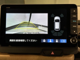 リバースギアに入れるだけで後方の表示へ切り替わります。夜間や雨の日の駐車も楽になりますよ。