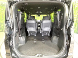 【パワーバックドア】スマートキーや運転席のボタンを押すだけでリアゲートが自動で開閉します!荷物を持っている時や、高い位置にあるバックドアを閉める際に便利な機能です♪