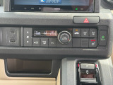 フルオートエアコン、運転席シートヒーター、USBジャック