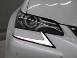 LEDヘッドランプには「オートマチックハイビームシステム」を搭載。夜間走行時にハイビームで走行可能と判断した場合、ロービームとハイビームを自動的に切り替え、前方視界確保をアシストします。